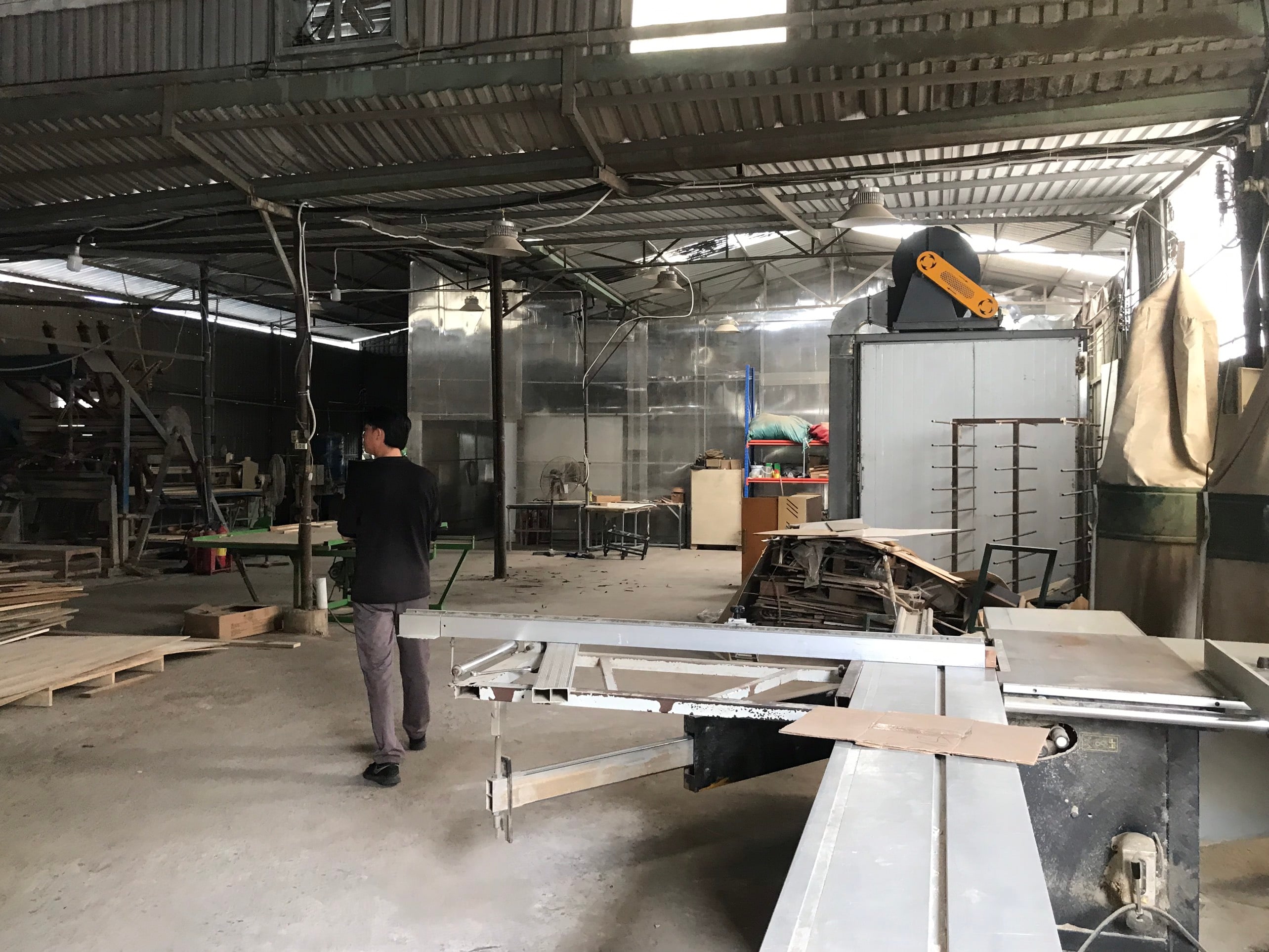 wood sawing machine.jpg